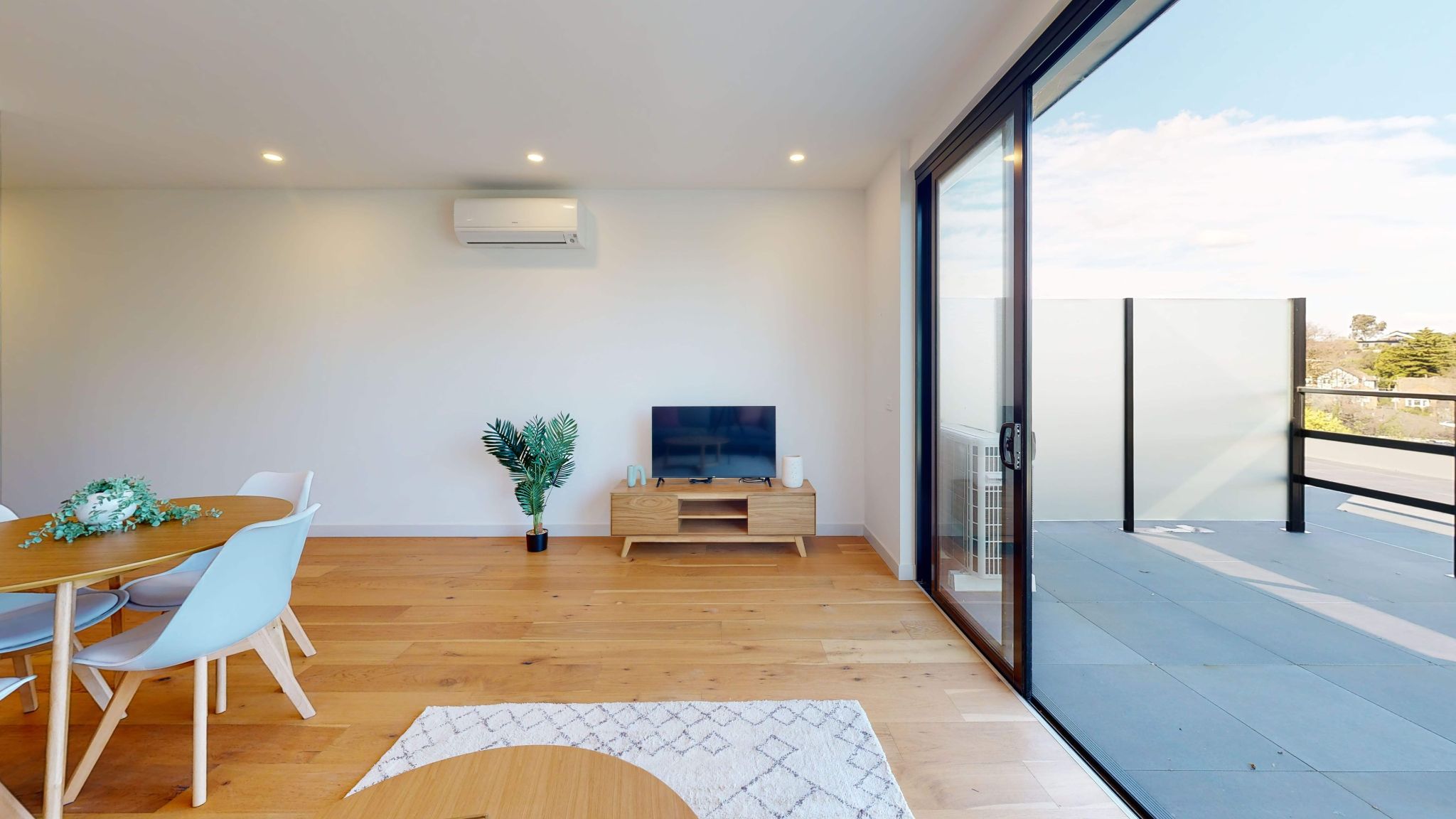 6192 Lower-Heidelberg-Rd-Lobby (1)