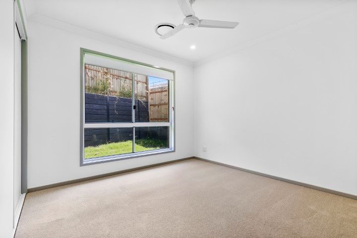 PROFESSIONAL PHOTO   LOW RES 8