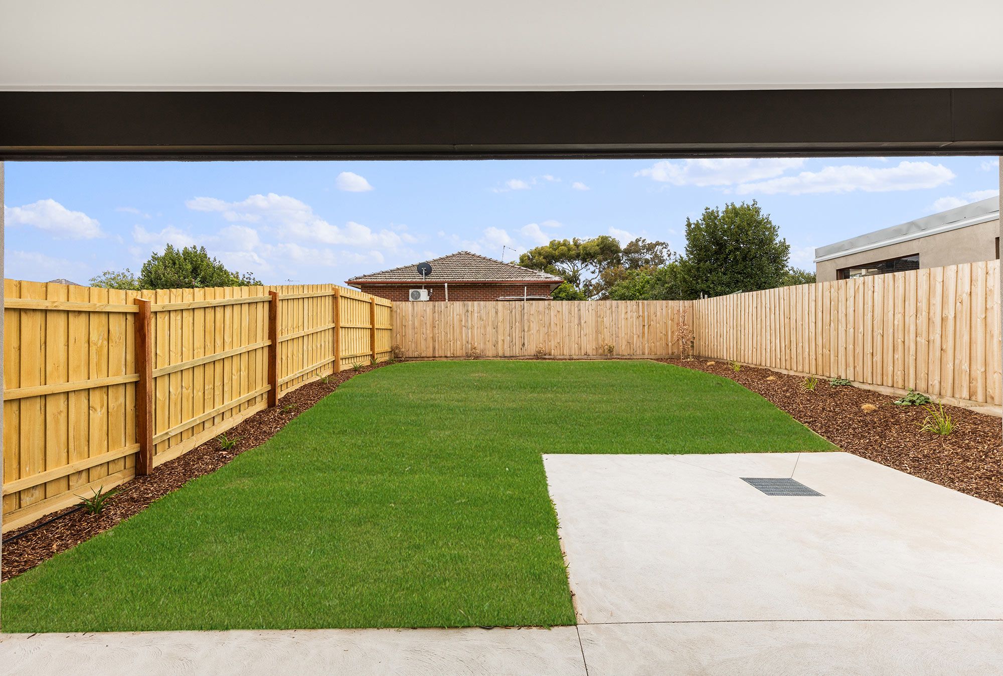 Elizabeth   Backyard 6 LR No Logo