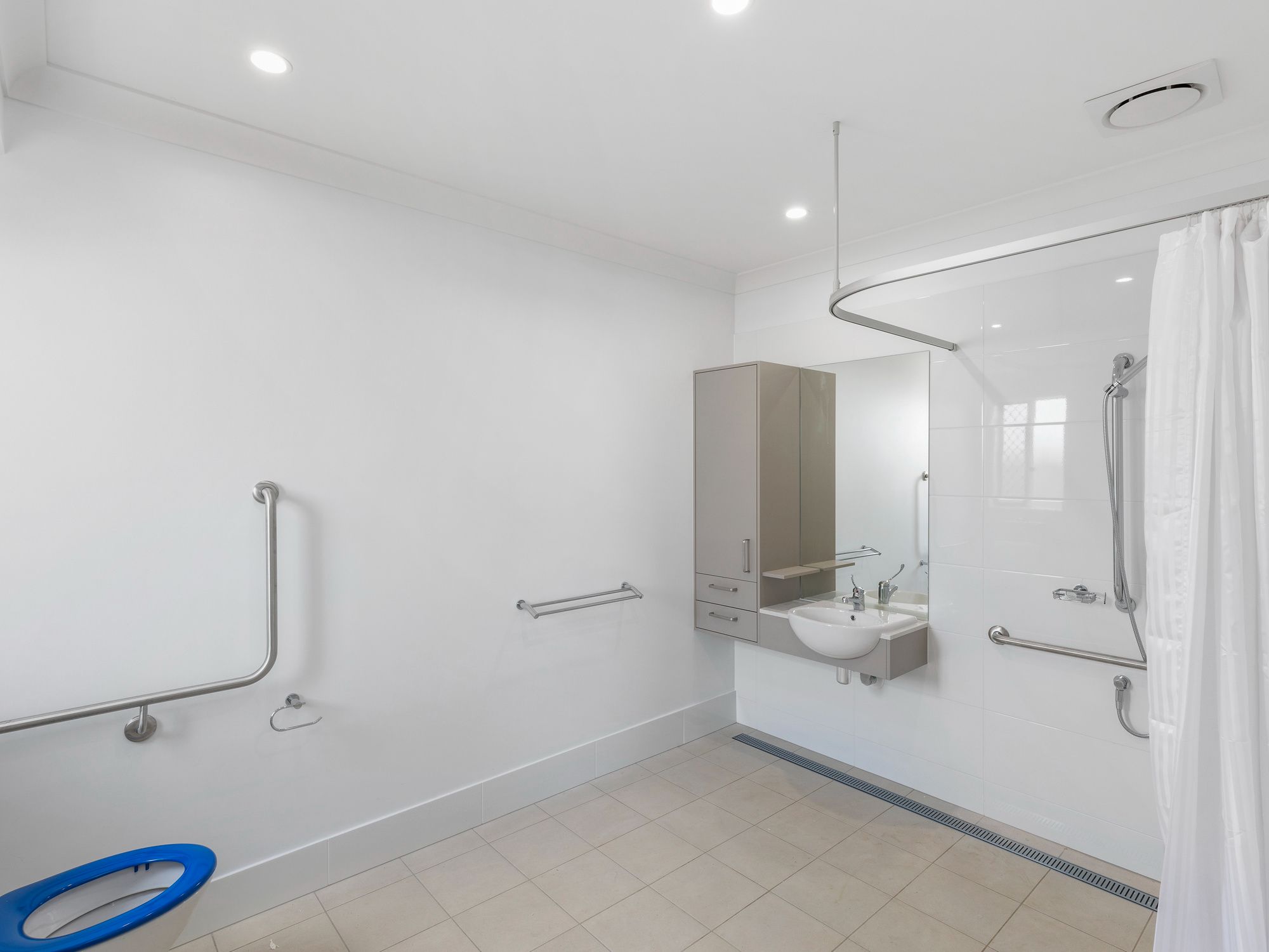 007 Open2view_ID738192-69_Alfred_Rose_Close