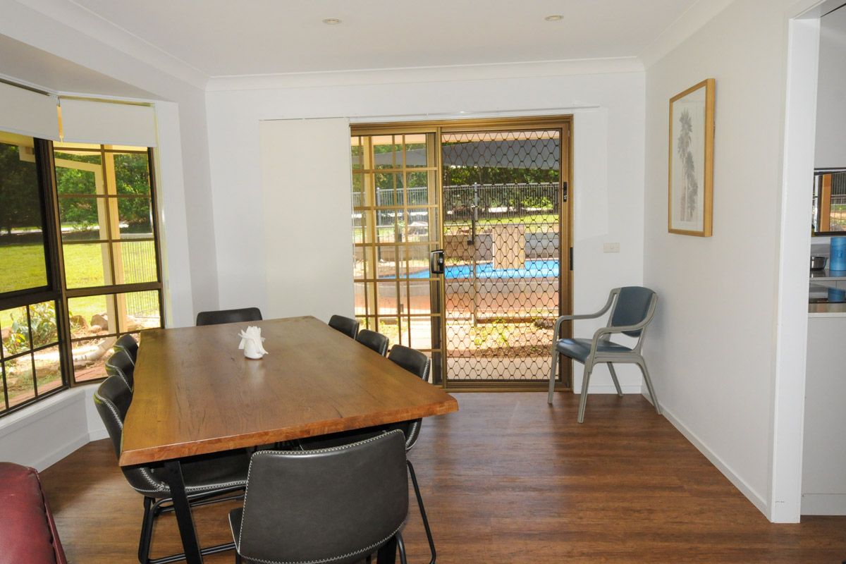 Summerhill Dining   pool in background_Web1200x800