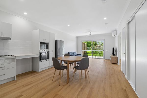 3   Swan St 6 - U2 - Kit Liv Din