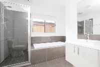 8 Baron Road  Thornhill Park VIC 3335 -3