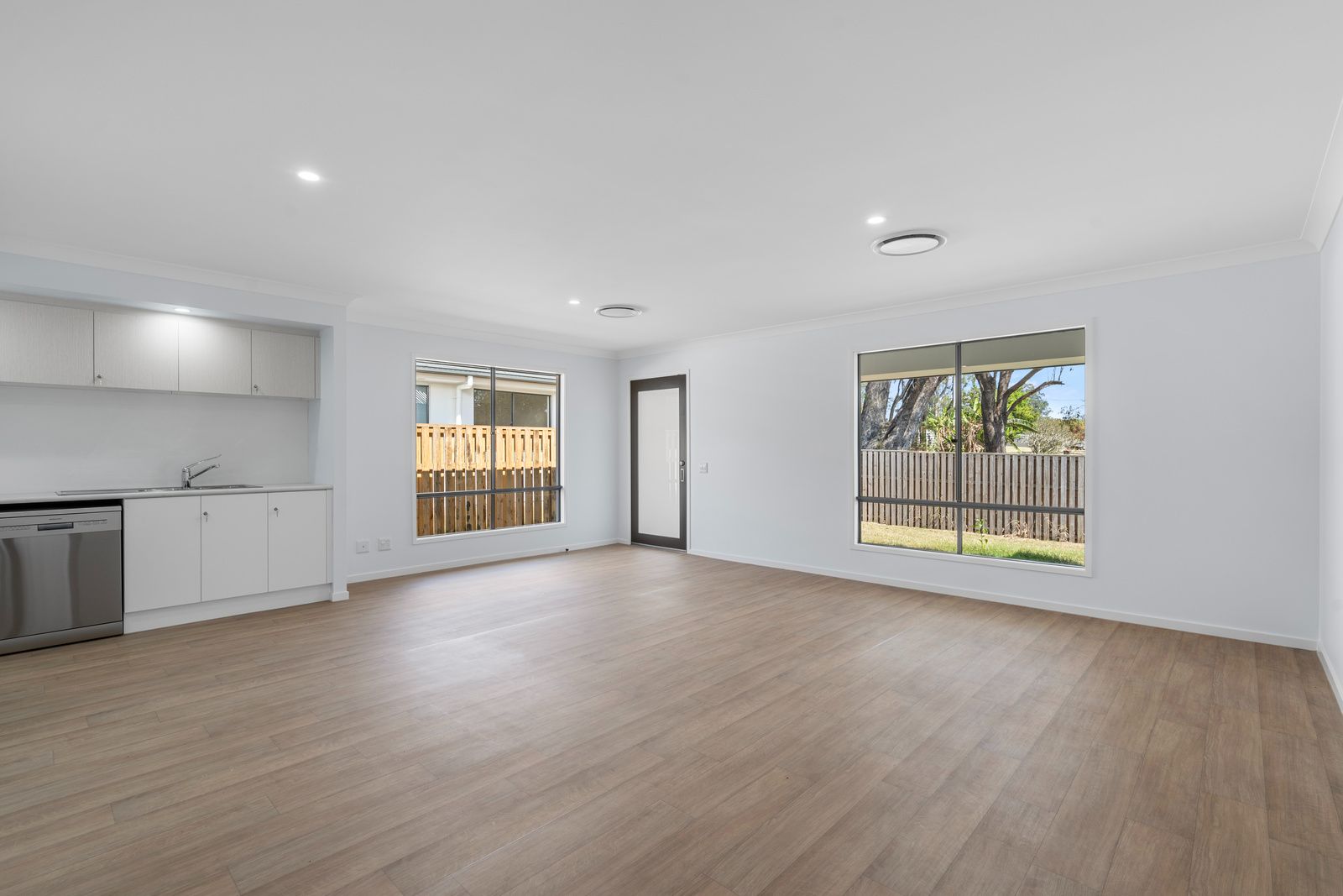 003 Open2view_ID903335-40_Cypress_Cct_Fernvale