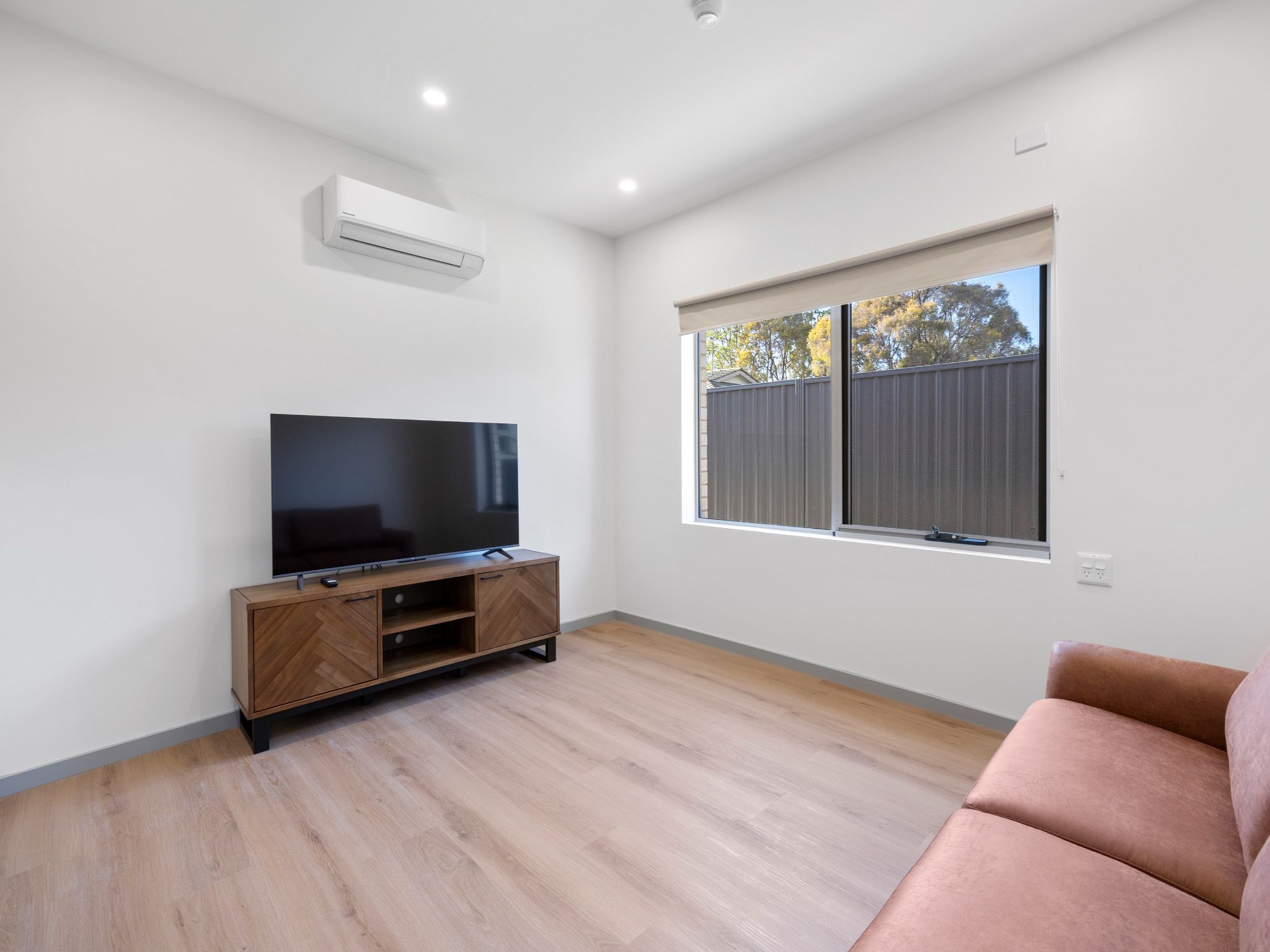 Fleet   Unit A TV Room 2 HR No Logo