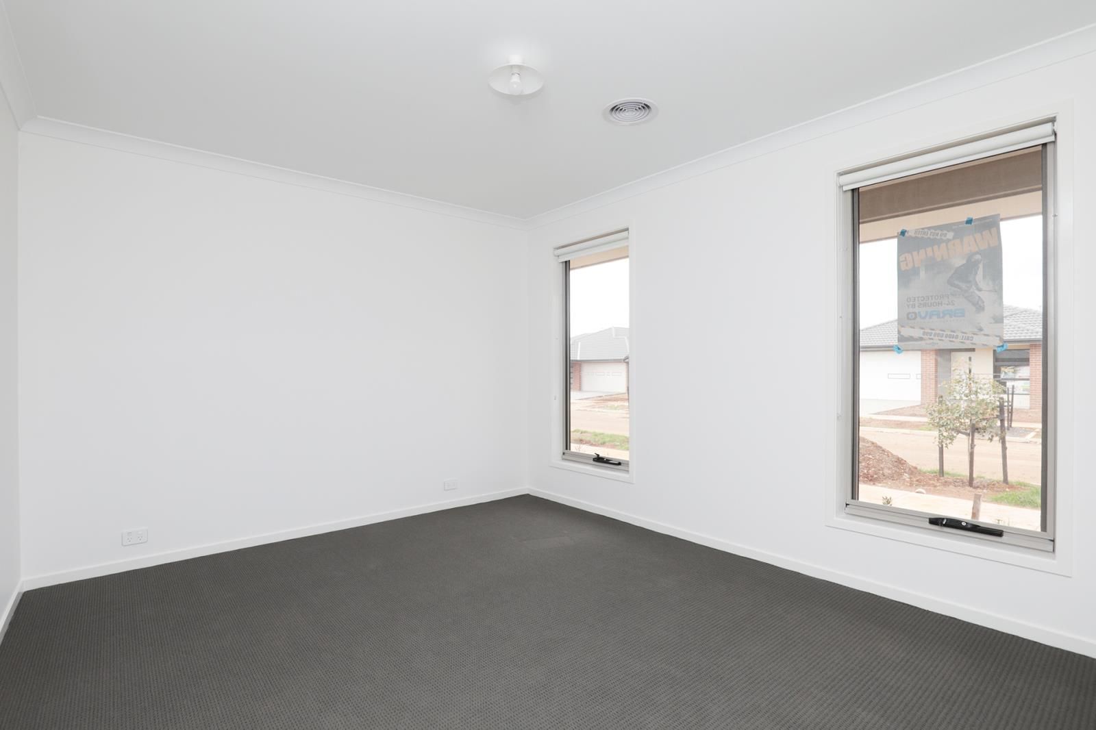 8 Baron Road  Thornhill Park VIC 3335 -4