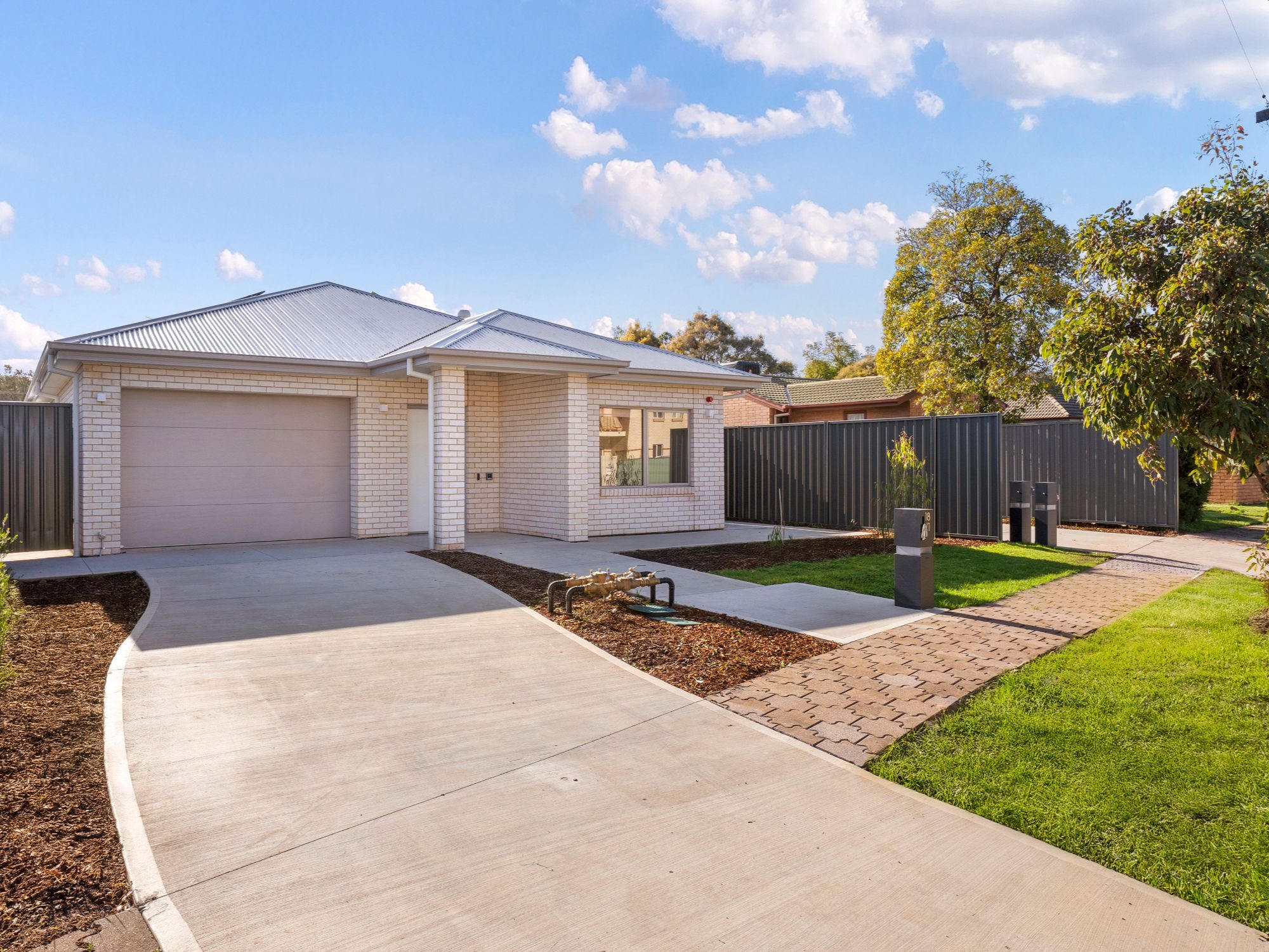 Fleet   Unit A Facade 1 HR No Logo