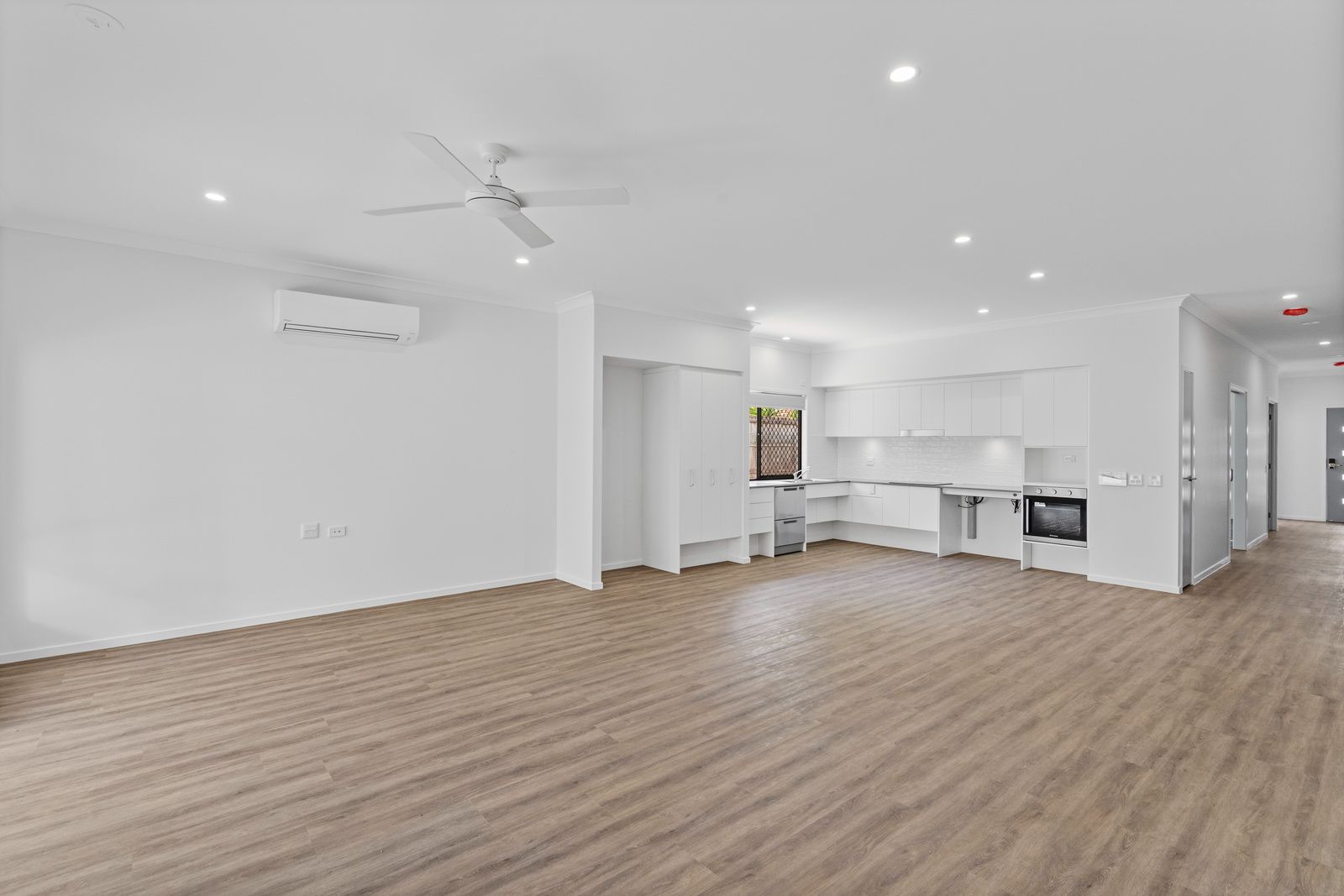 010 Open2view_ID988603-492_Zillmere_Road