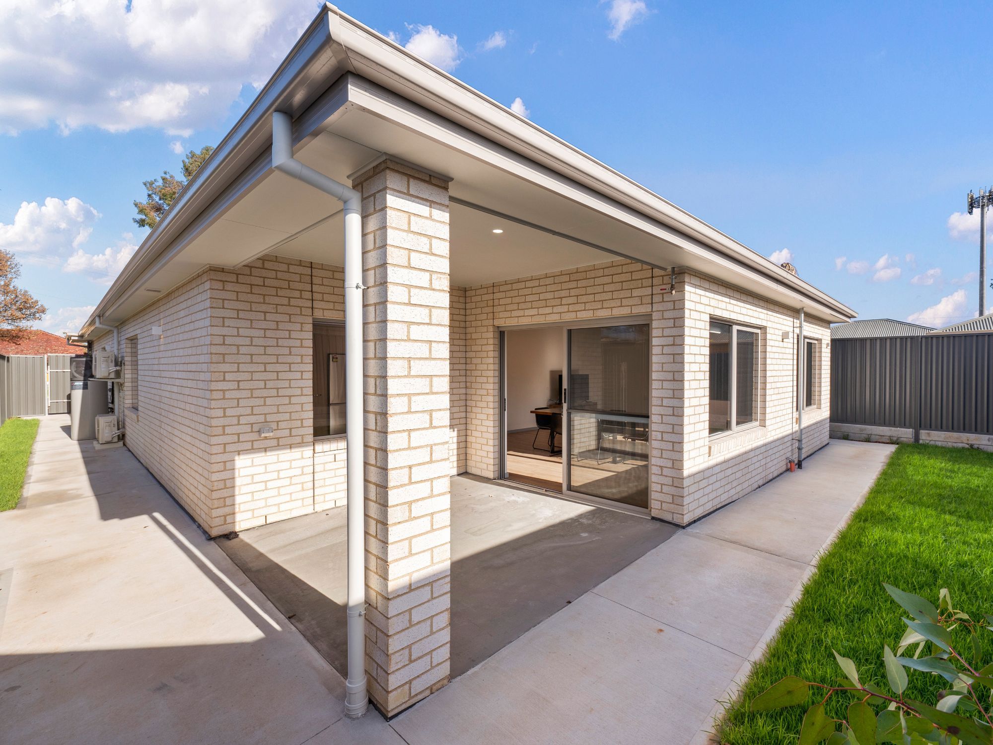 Fleet   Unit A Backyard 1 HR No Logo