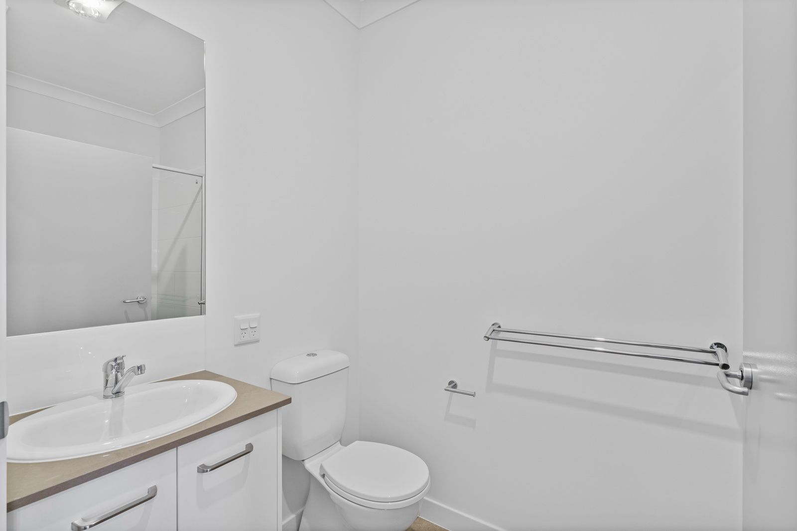 004 Open2view_ID988603-492_Zillmere_Road