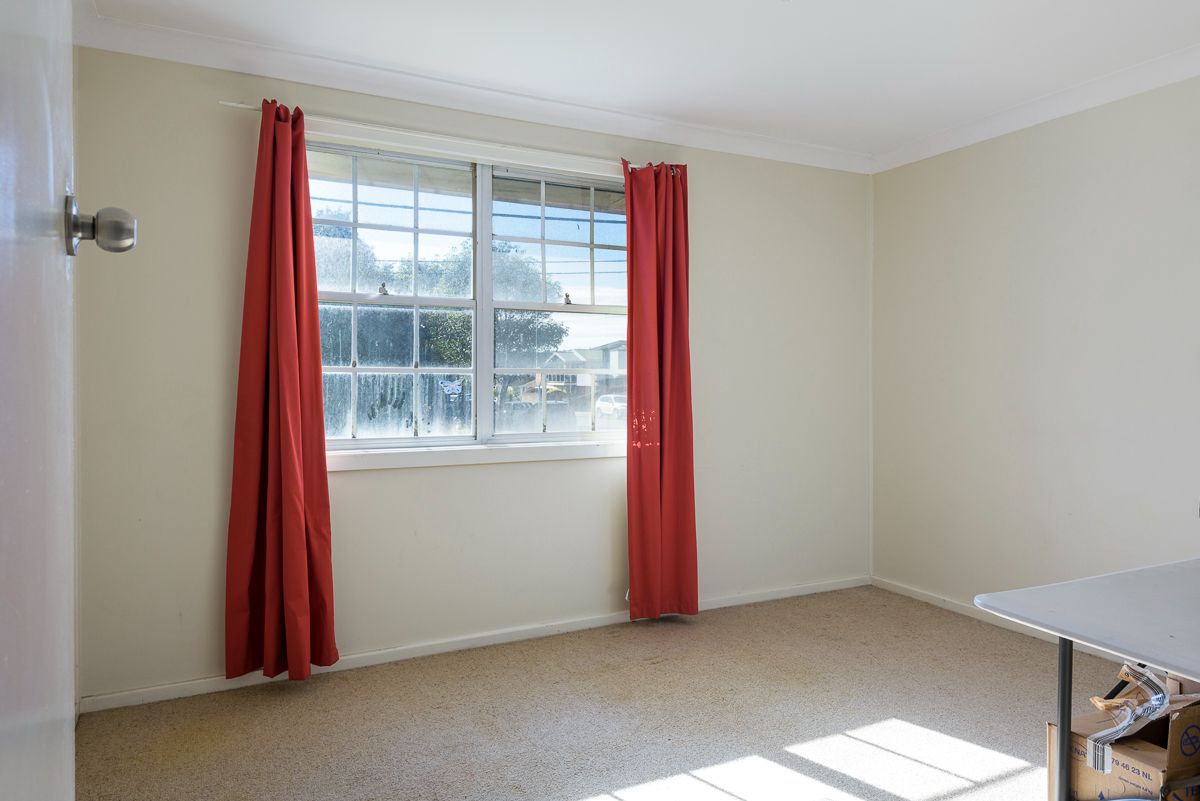 10 SIL016_LR_merewether_unit1_bedroom 2