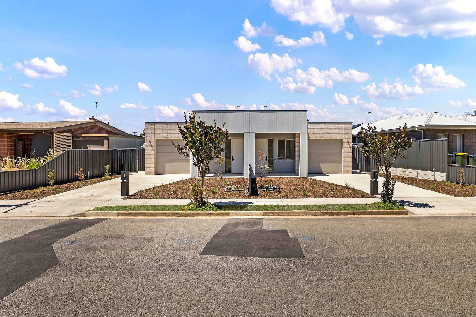 Facade Both LR No Logo