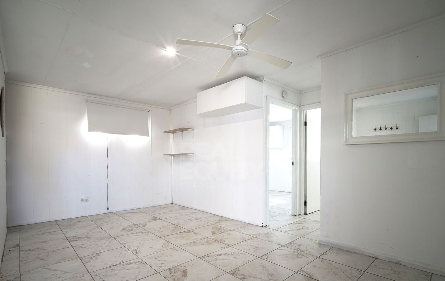 15852071 11_1_220512_041011-w1920-h1440