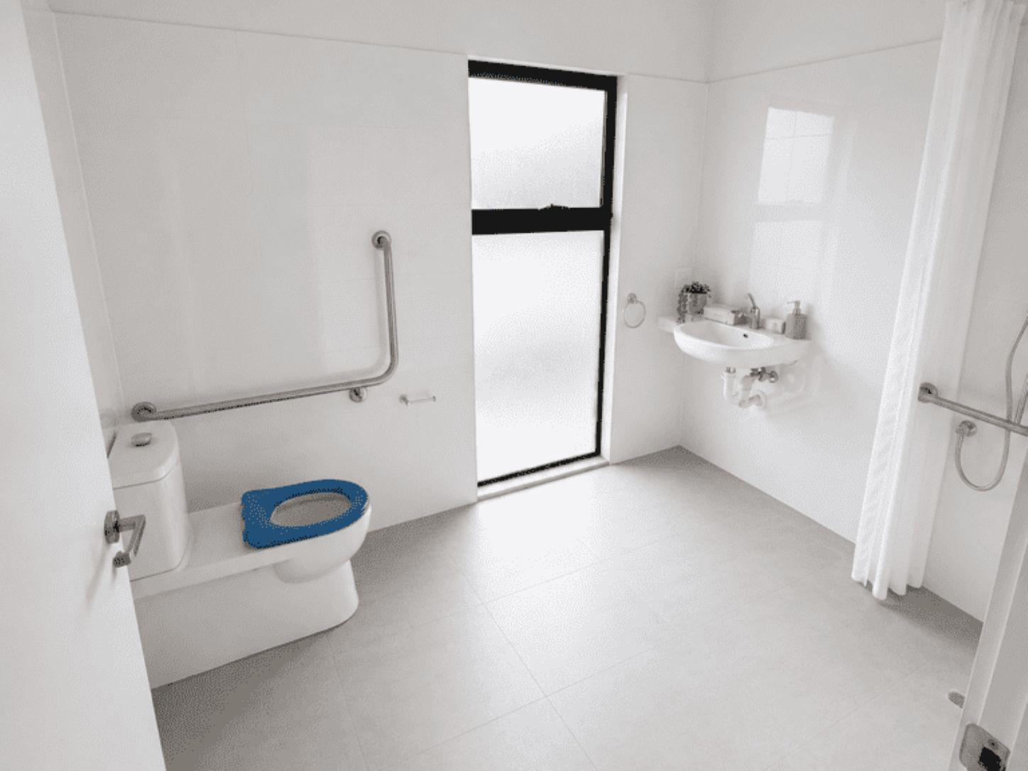 2 kings-bathroom-768x1024 (1) resized