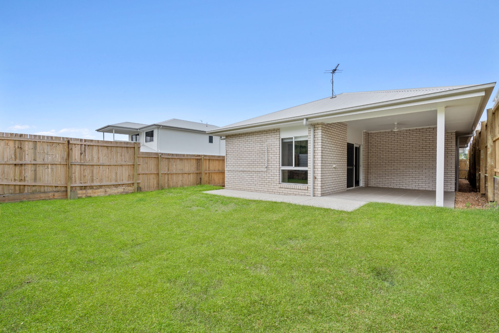 015 Open2view_ID999346-23_Brentwood_Street