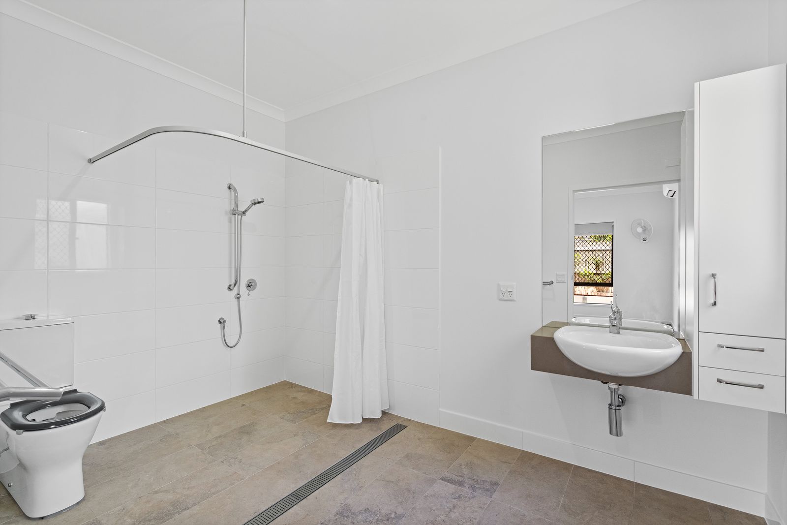 011 Open2view_ID988603-492_Zillmere_Road