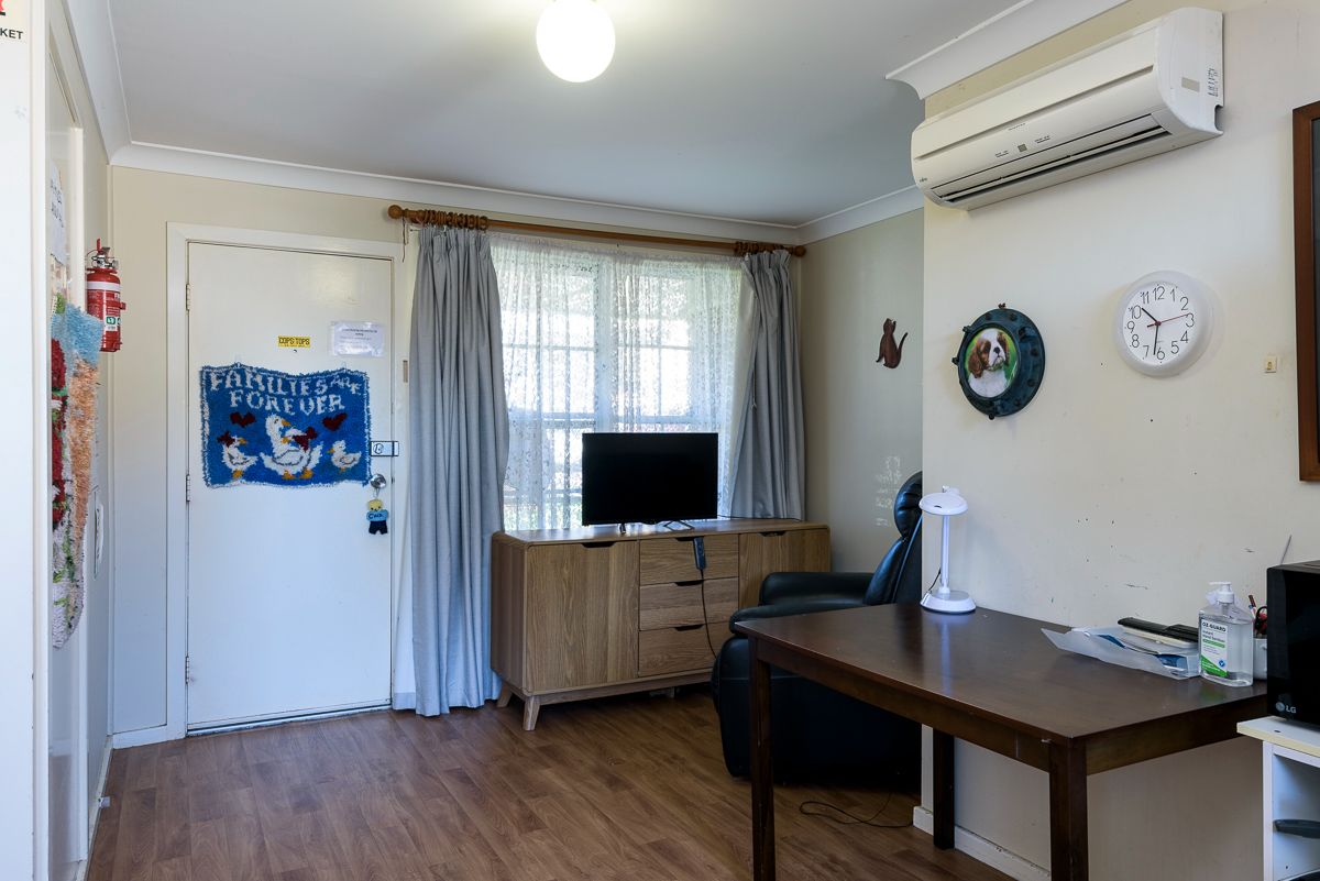 14 SIL016_LR_merewether_unit5_living room