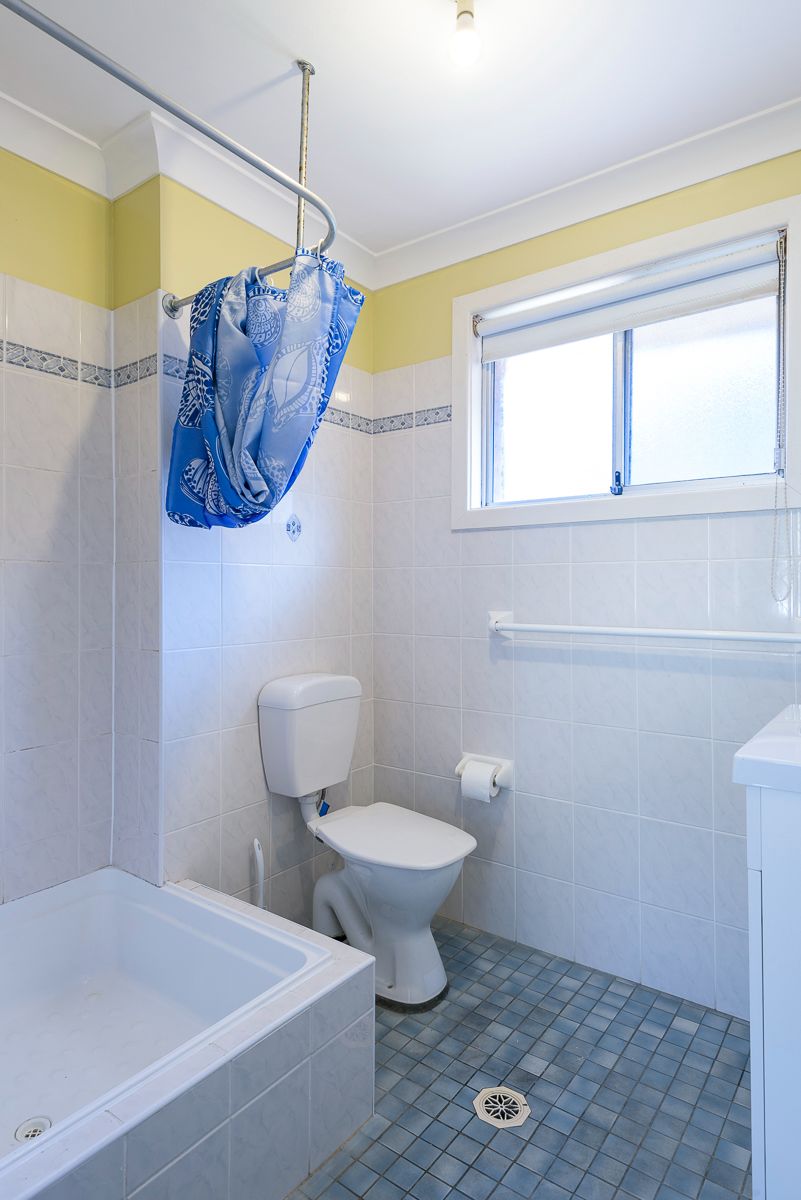 20 SIL016_LR_merewether_unit2_bathroom