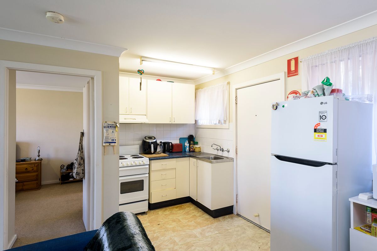 21 SIL016_LR_merewether_unit2_kitchen