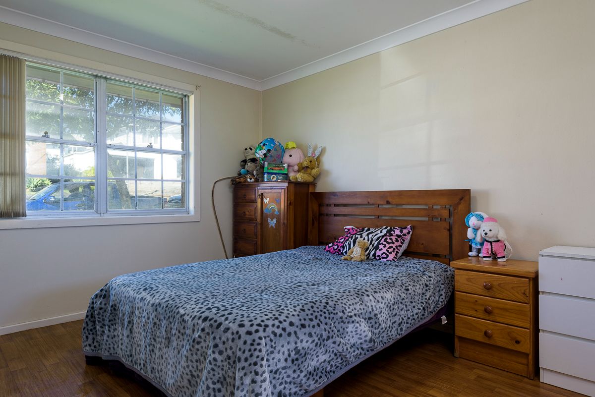 26 SIL016_LR_merewether_unit4_bedroom