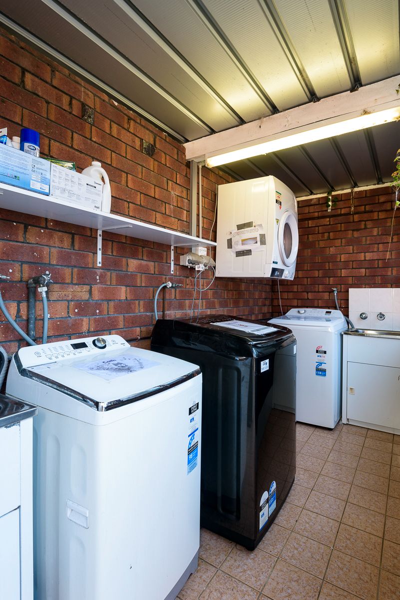 29 SIL016_LR_merewether_shared laundry