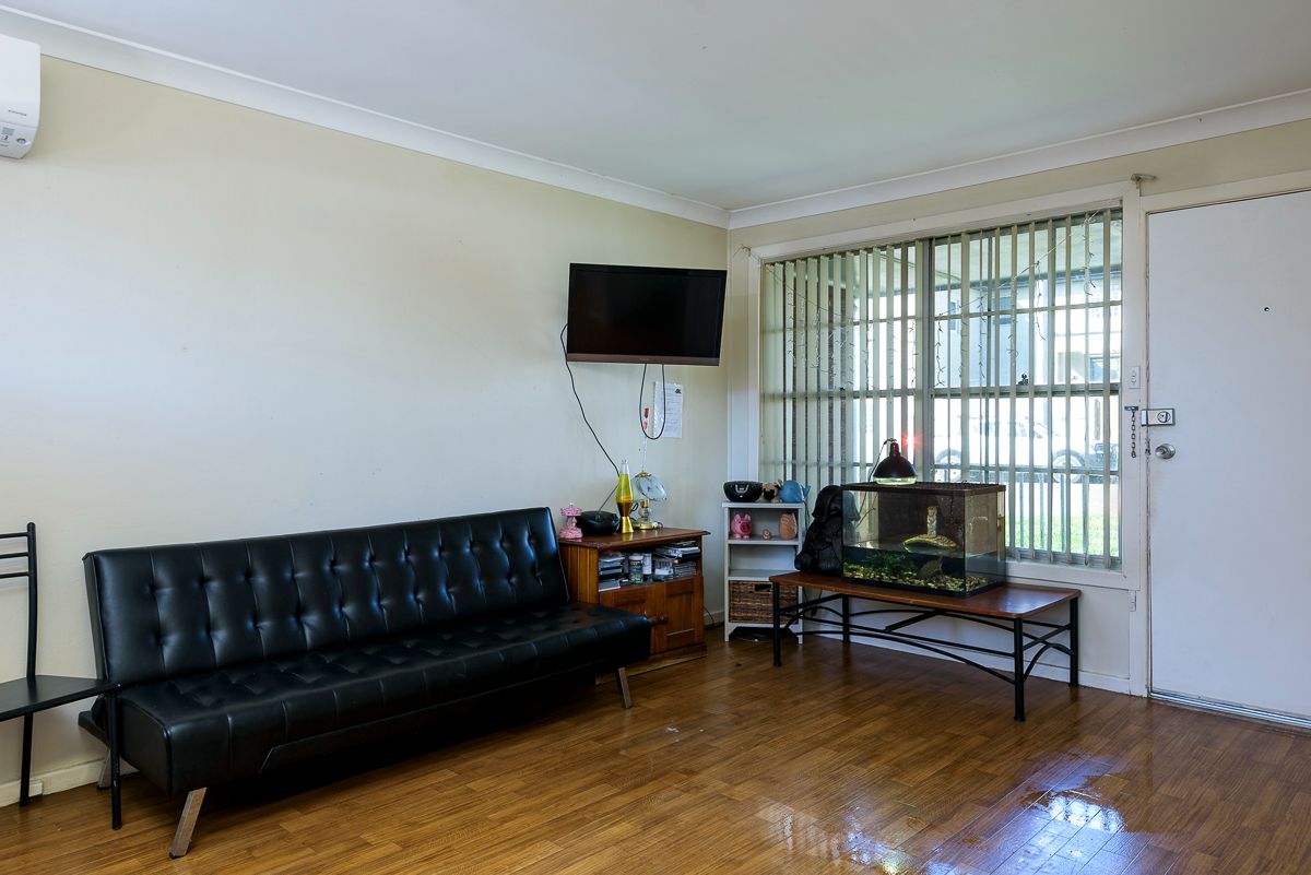 28 SIL016_LR_merewether_unit4_living room