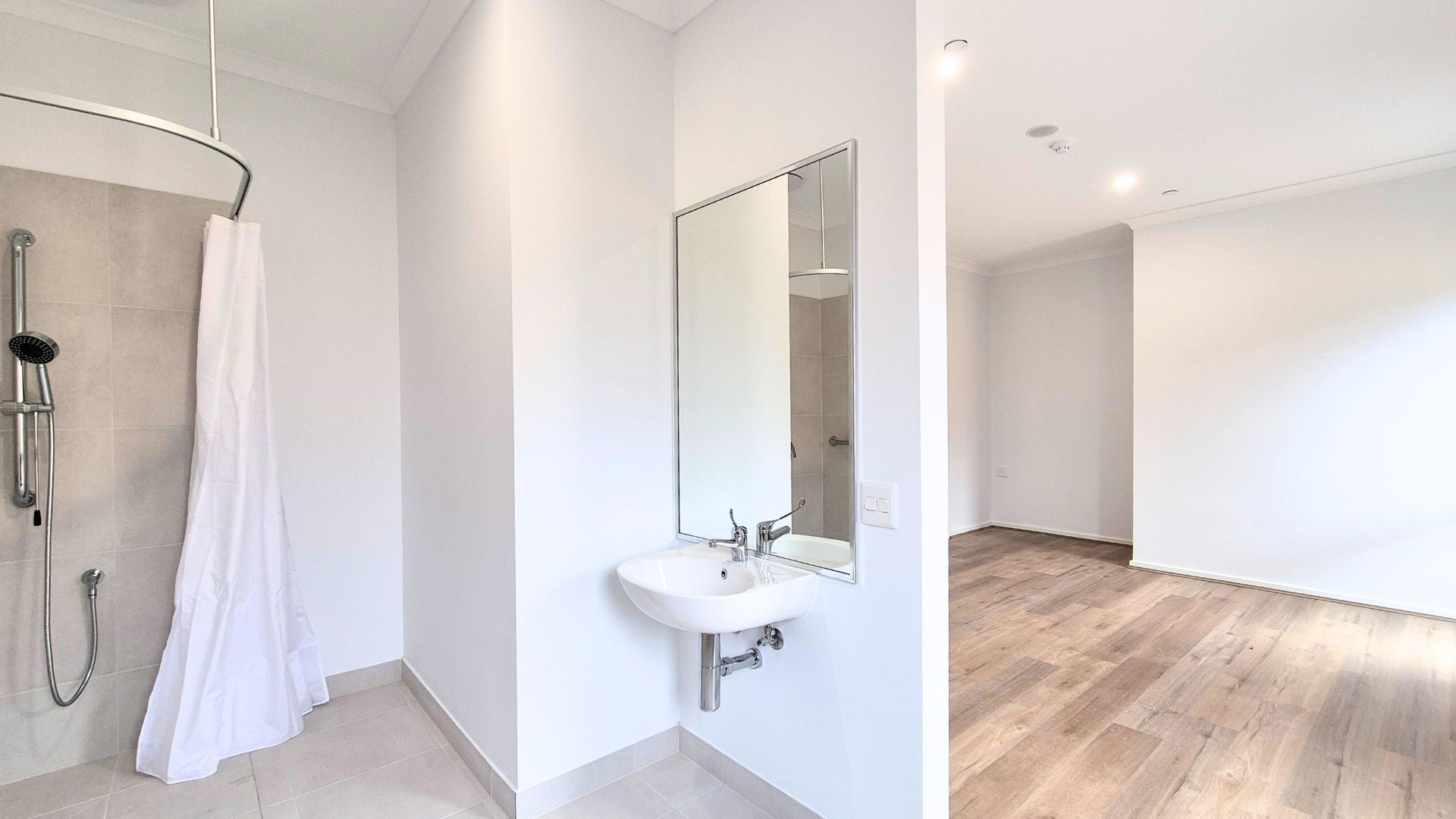 Trood Ensuite 1 2