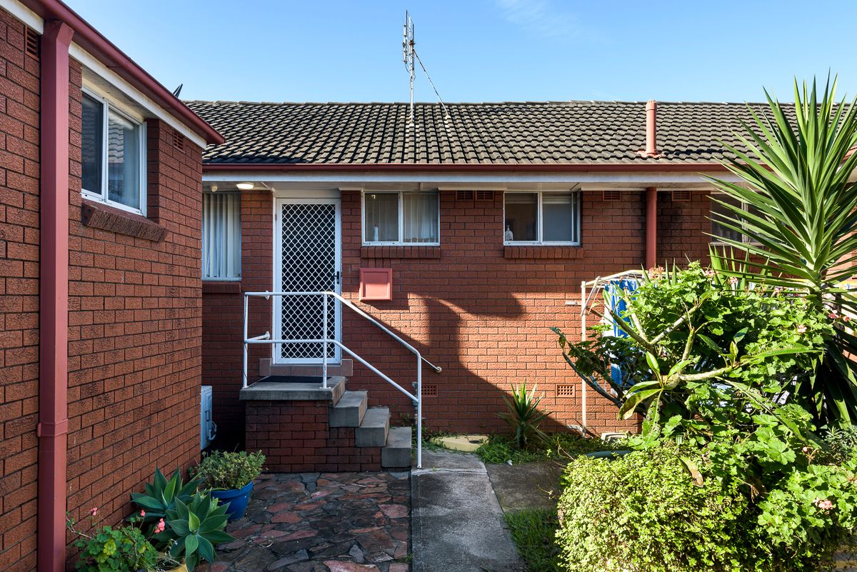 06 SIL016_LR_merewether_outdoor