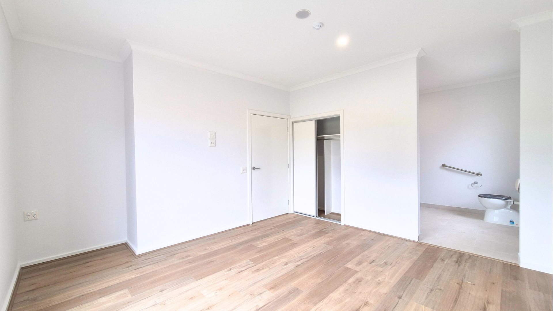 Trood Ensuite 2 2