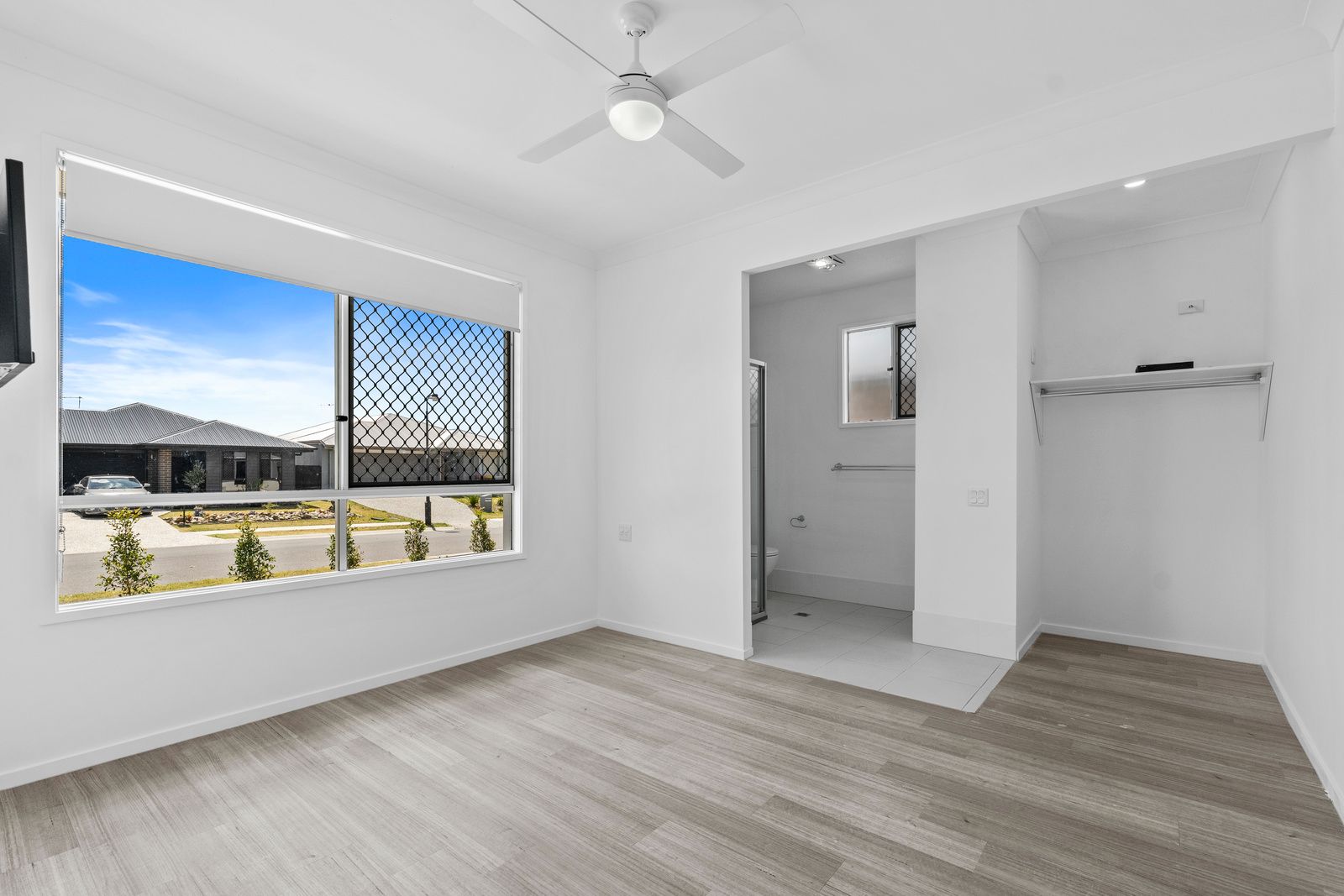 001 Open2view_ID839957-57_Dysart_Drive