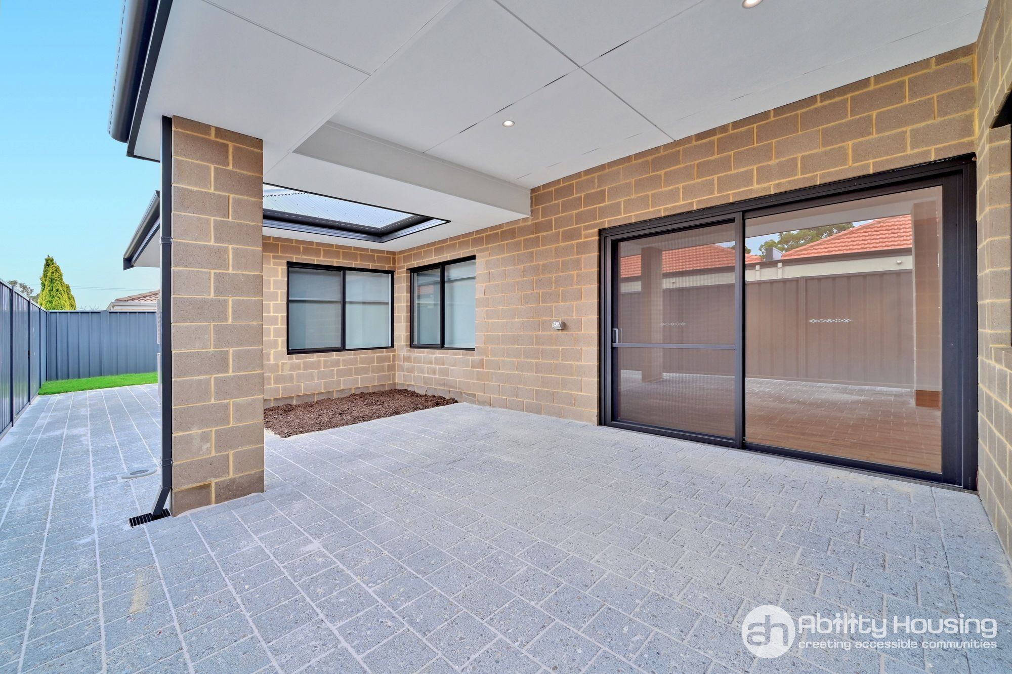 WEB Y24 646 17A Dallington Cres-035 V2