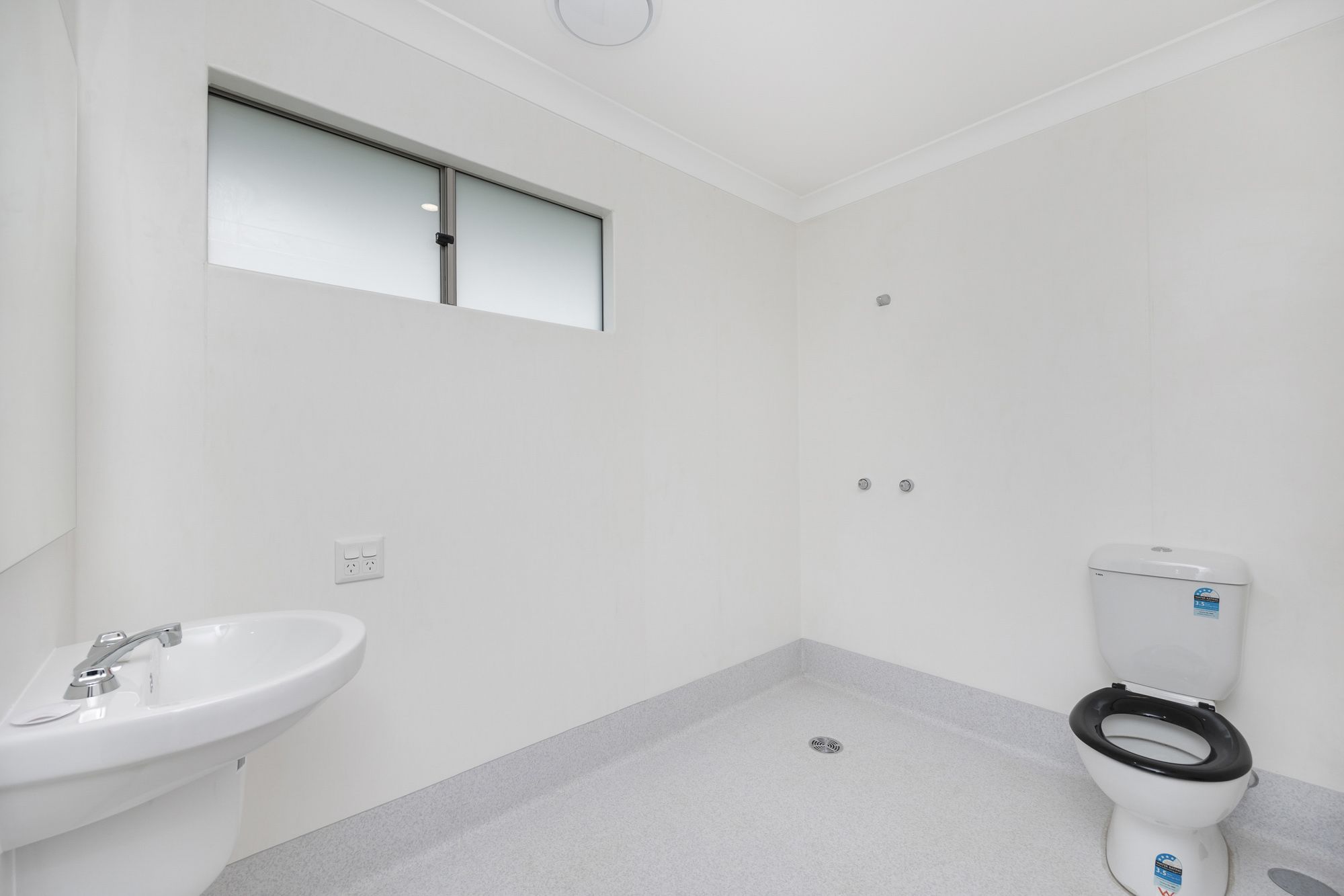 9   Frederick St 15 - Bathroom 2