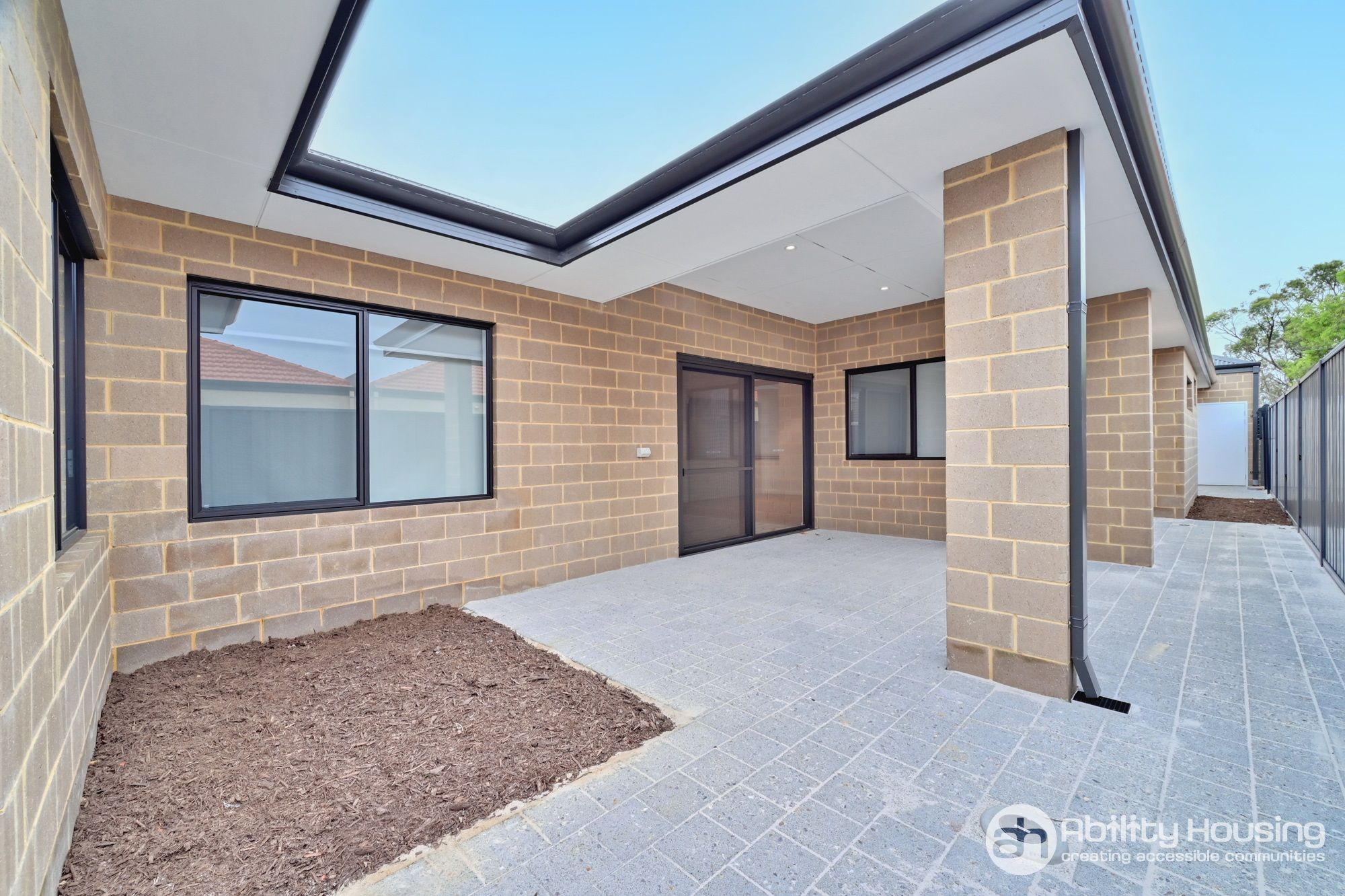 WEB Y24 646 17A Dallington Cres-036 V2