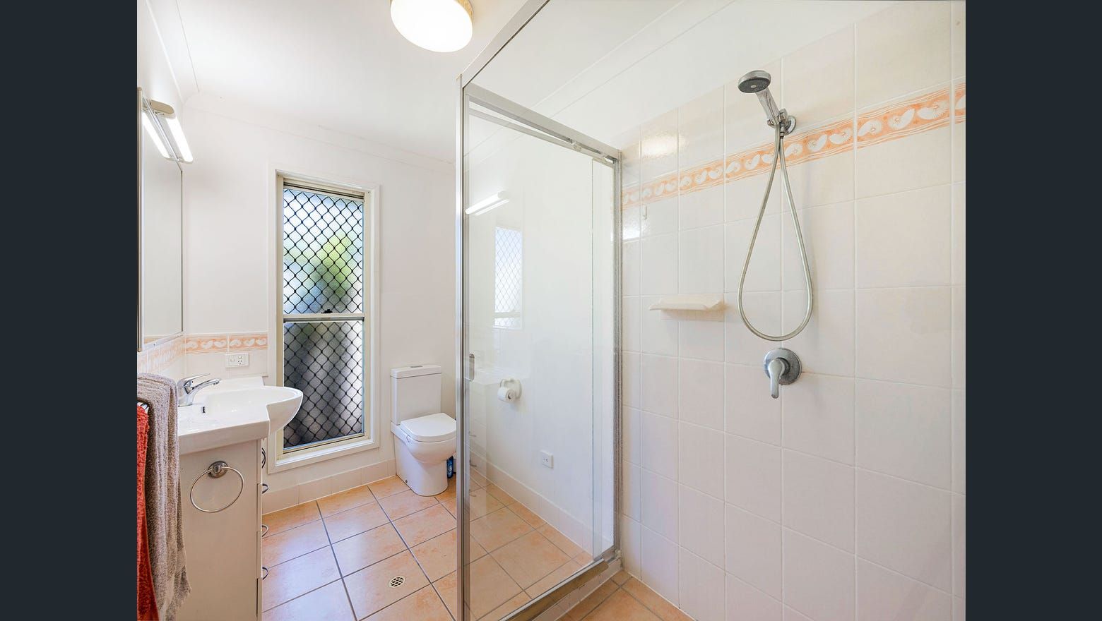 image8 Bed1 ensuite