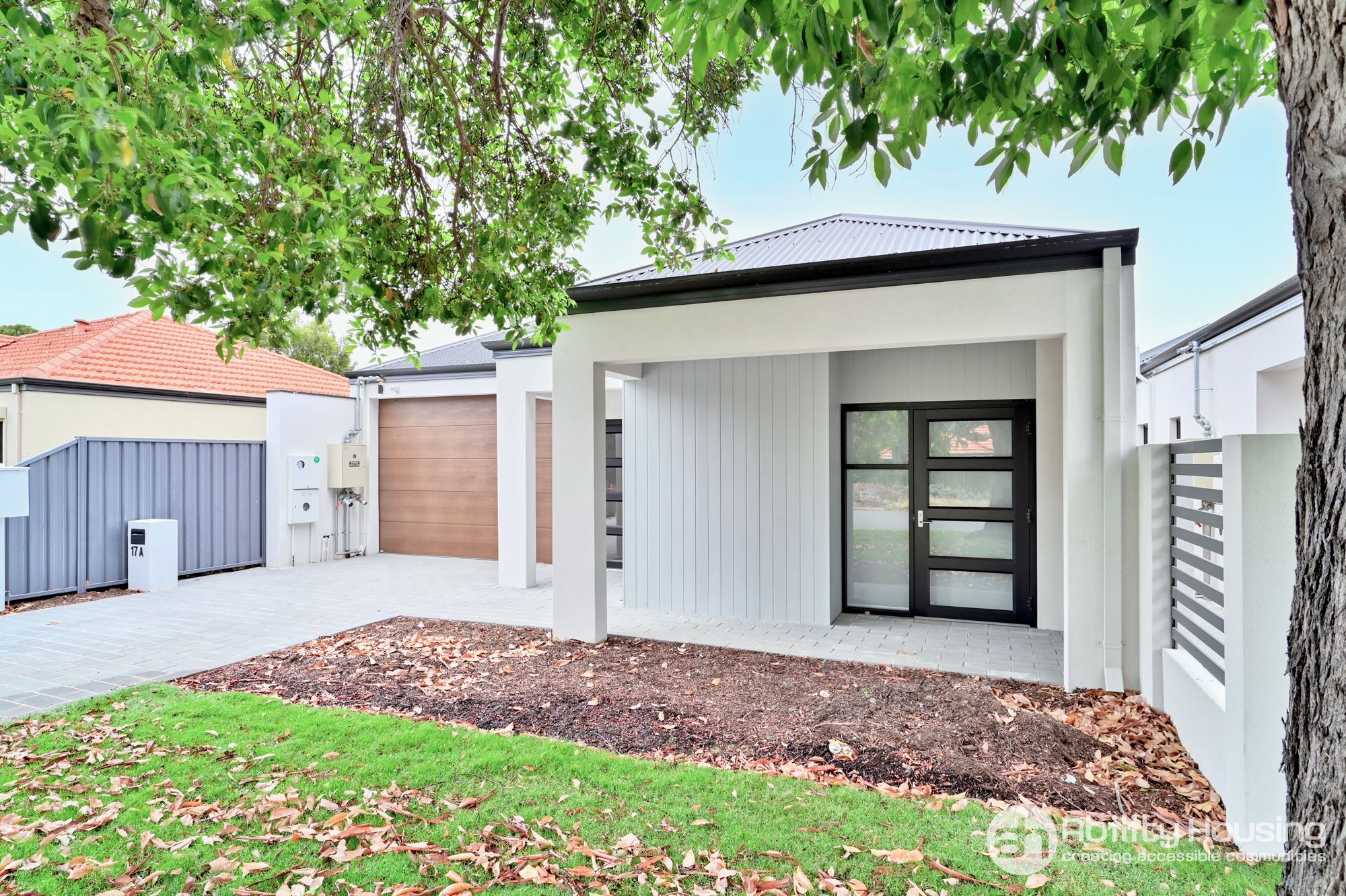 WEB Y24 646 17A Dallington Cres-001