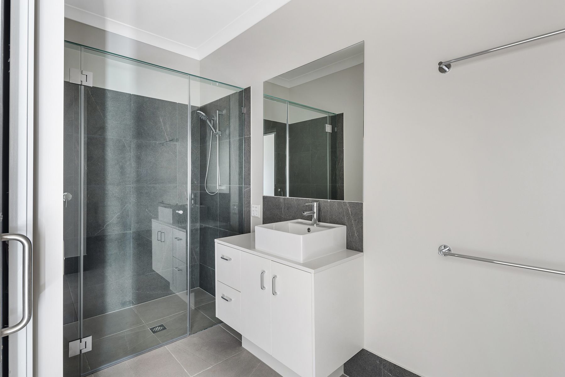 1 Halifax st Redland Bay Qld    2HPS + OOA House (09)