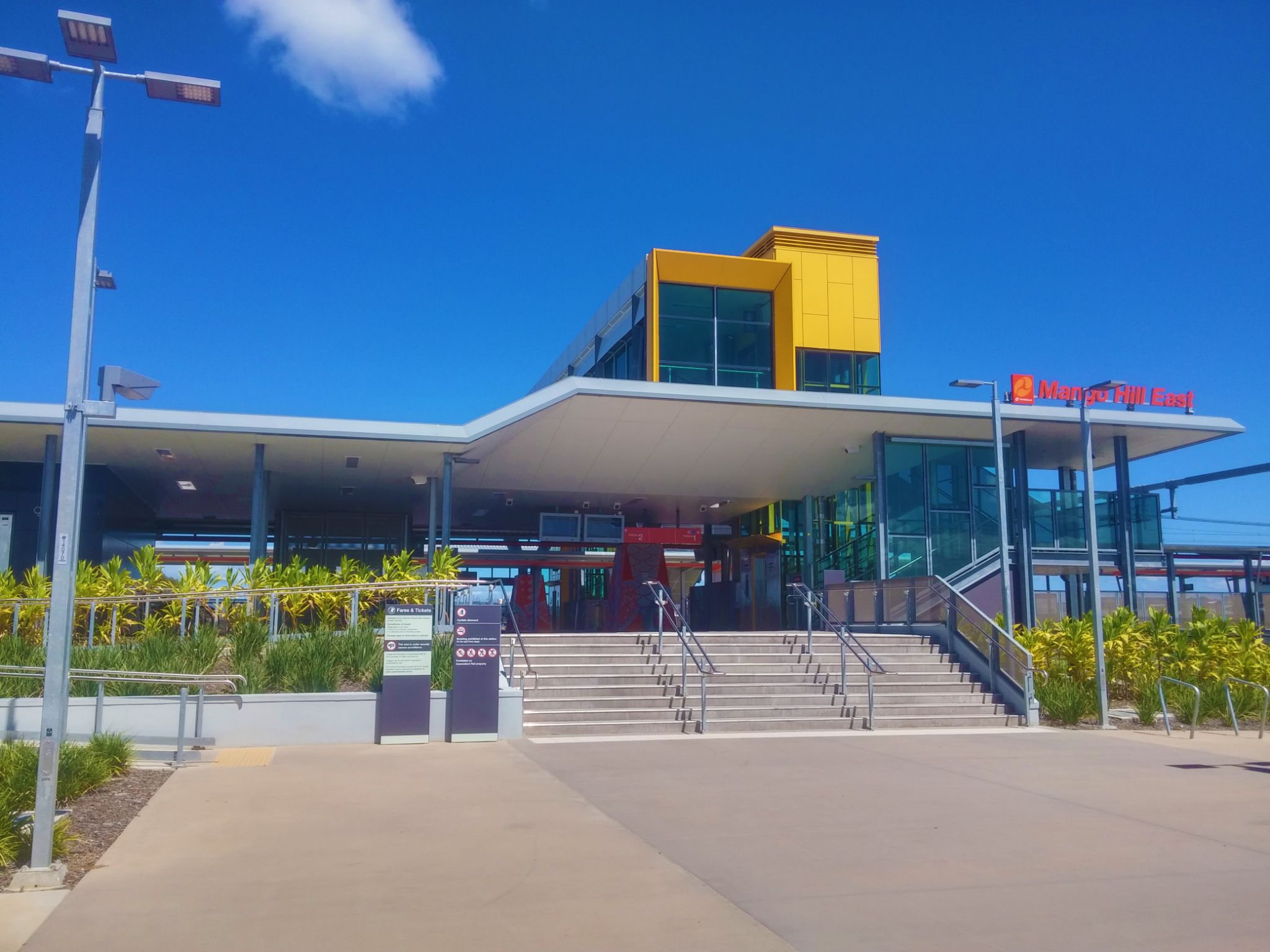 Mango Hill_East_railway_station,_Brisbane,_Jan_2017