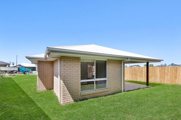 PROFESSIONAL PHOTO   LOW RES 9