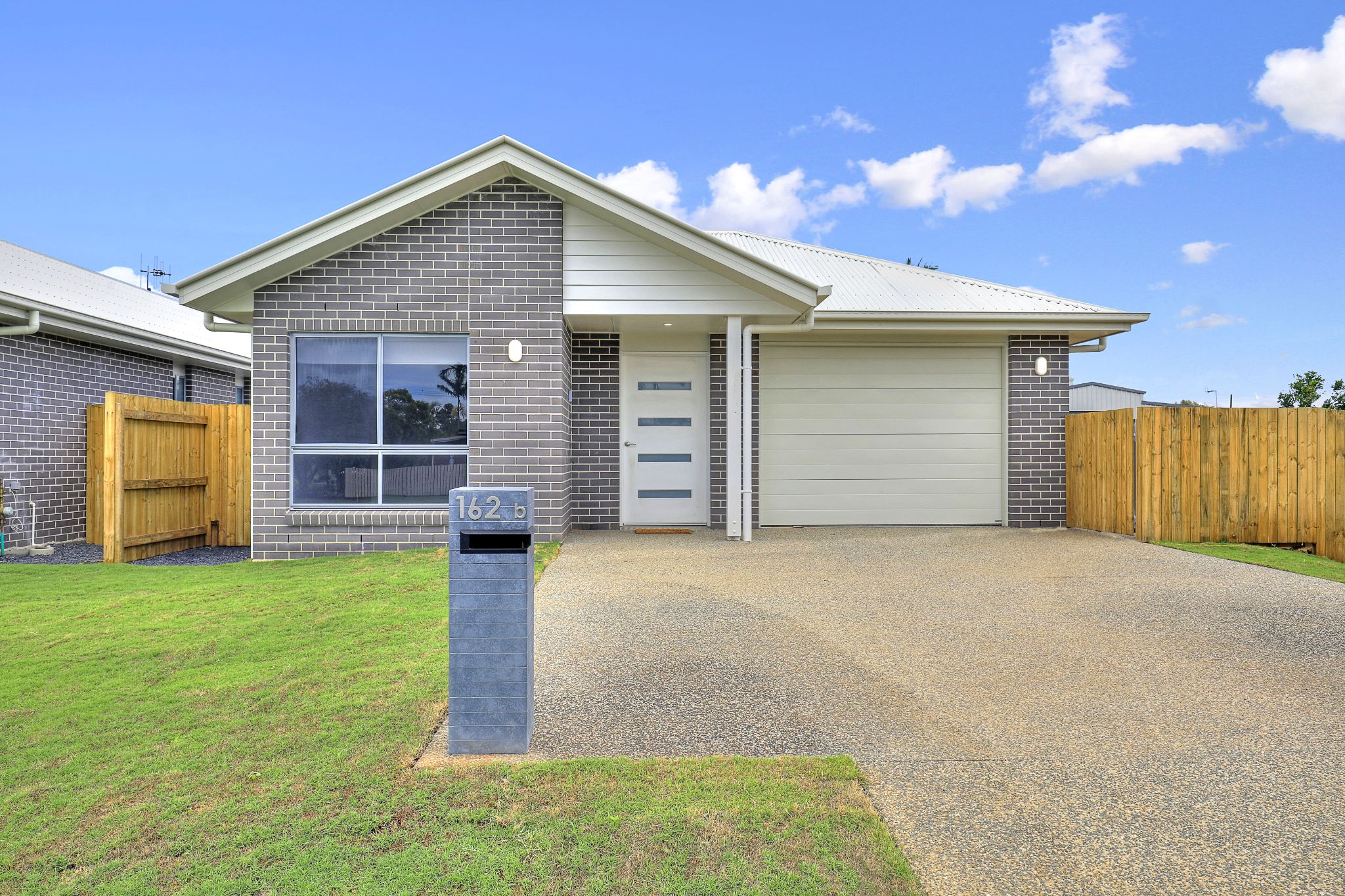 McCarthy Rd 162b   Front