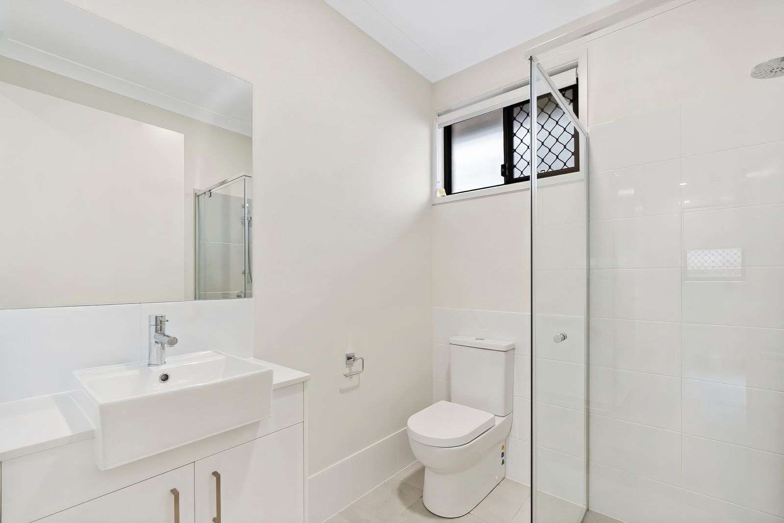 015 Open2view_ID992654-11_Finch_Street