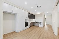 013 Open2view_ID992654-11_Finch_Street