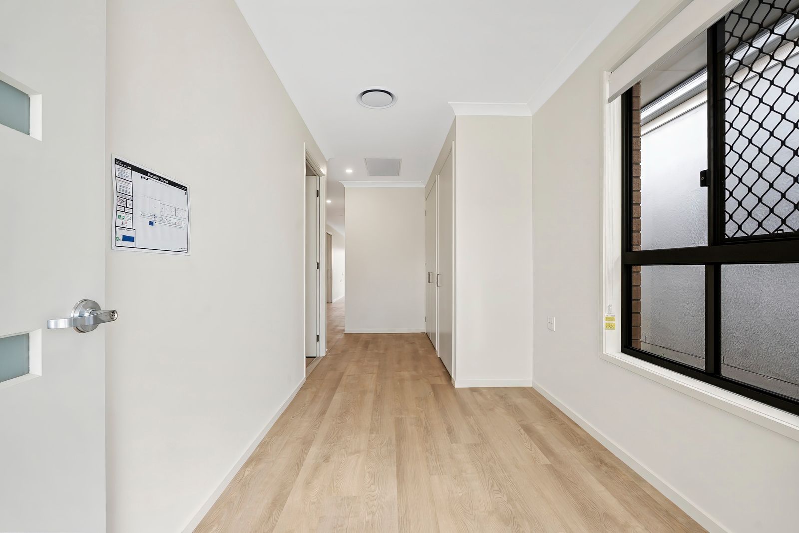 012 Open2view_ID992654-11_Finch_Street