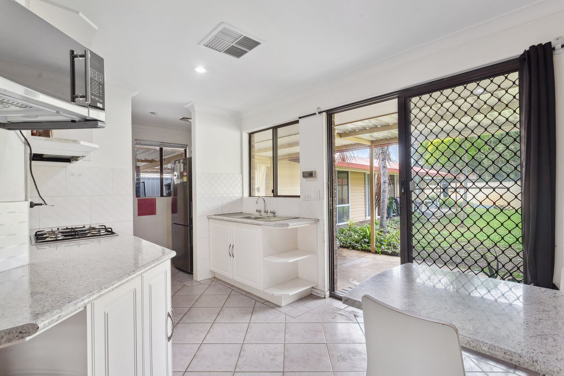 WEB 43 Burnside Way  Waikiki 04