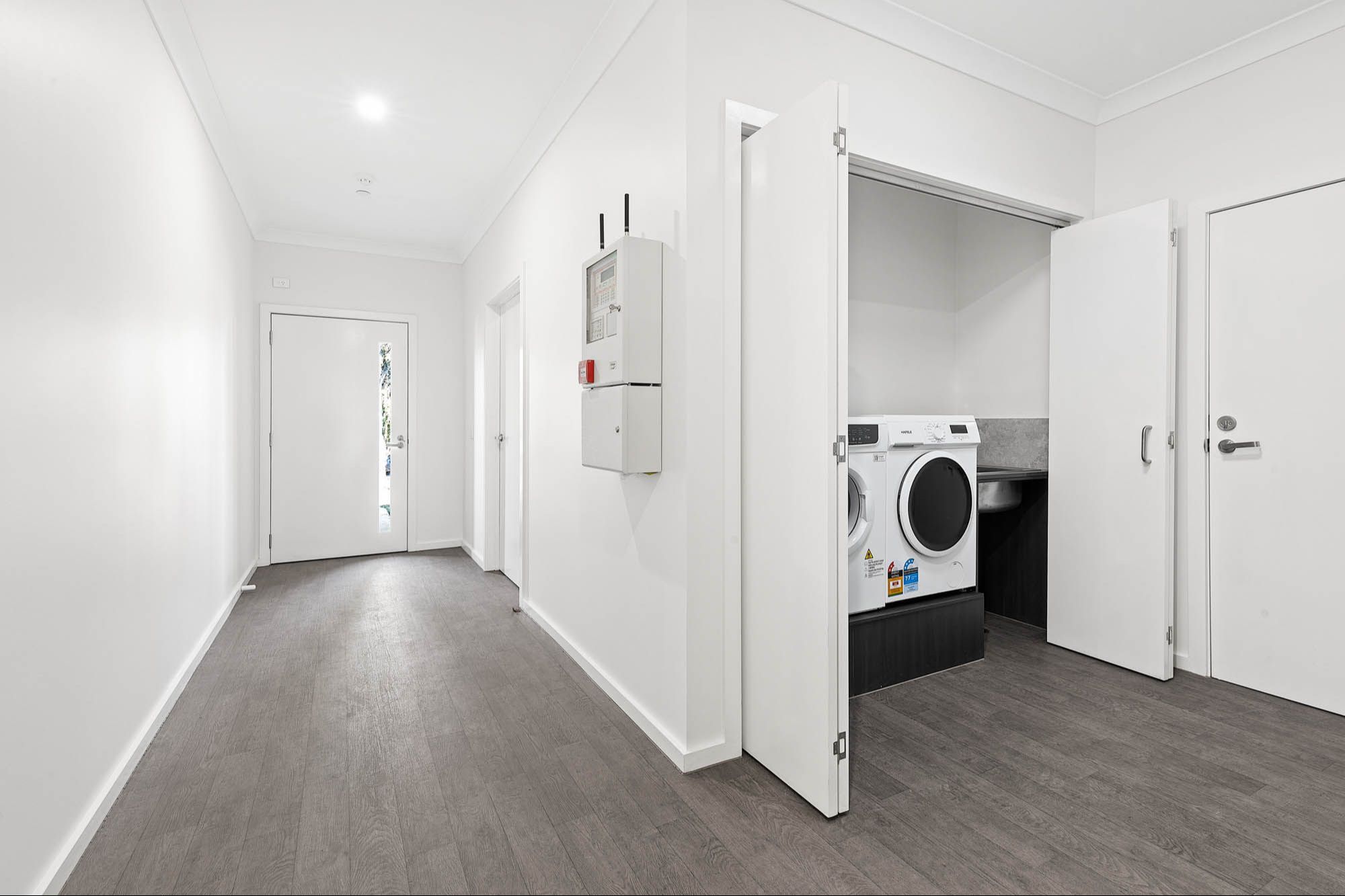 Shaftsbury Laundry & Hallway