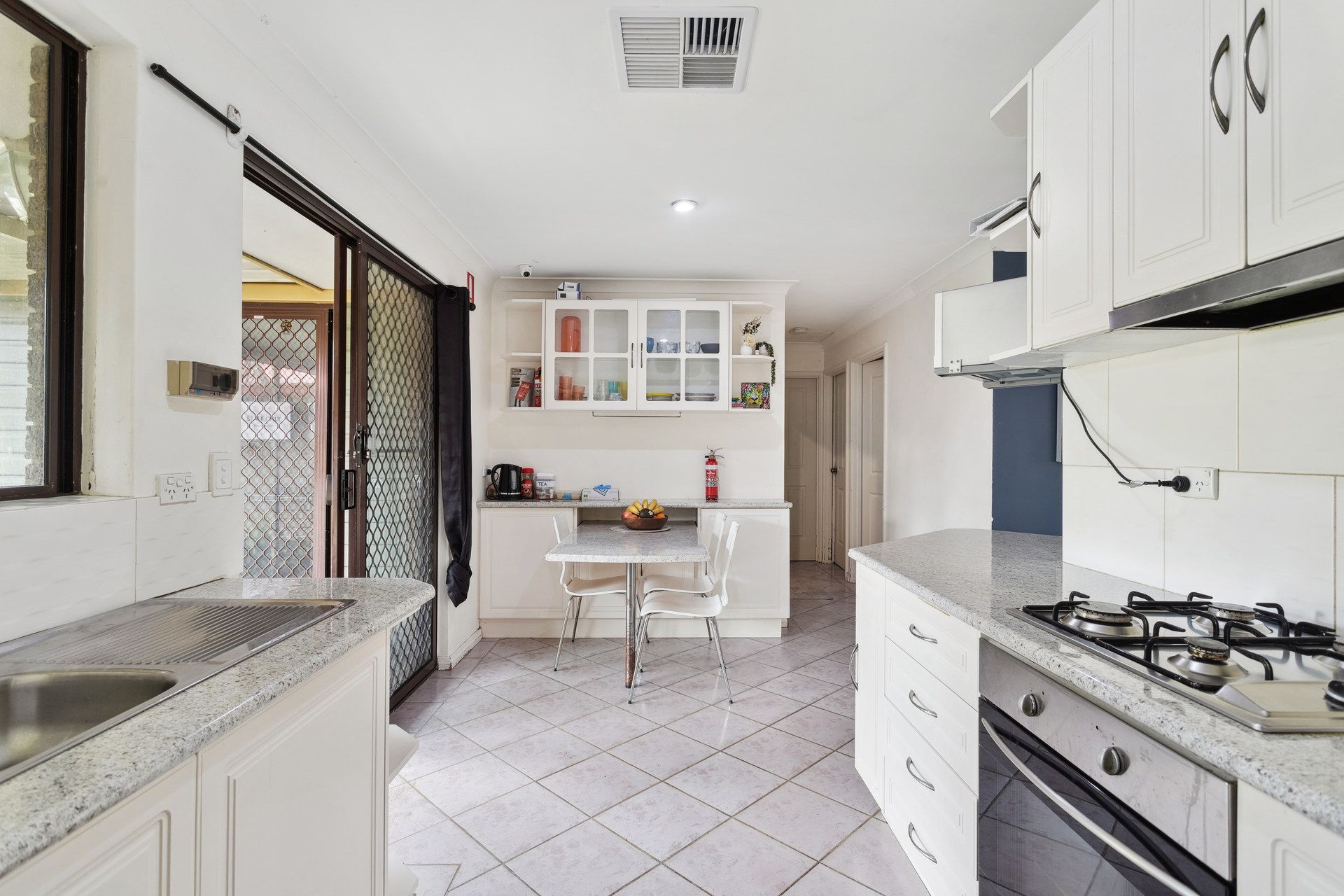 WEB 43 Burnside Way  Waikiki 06