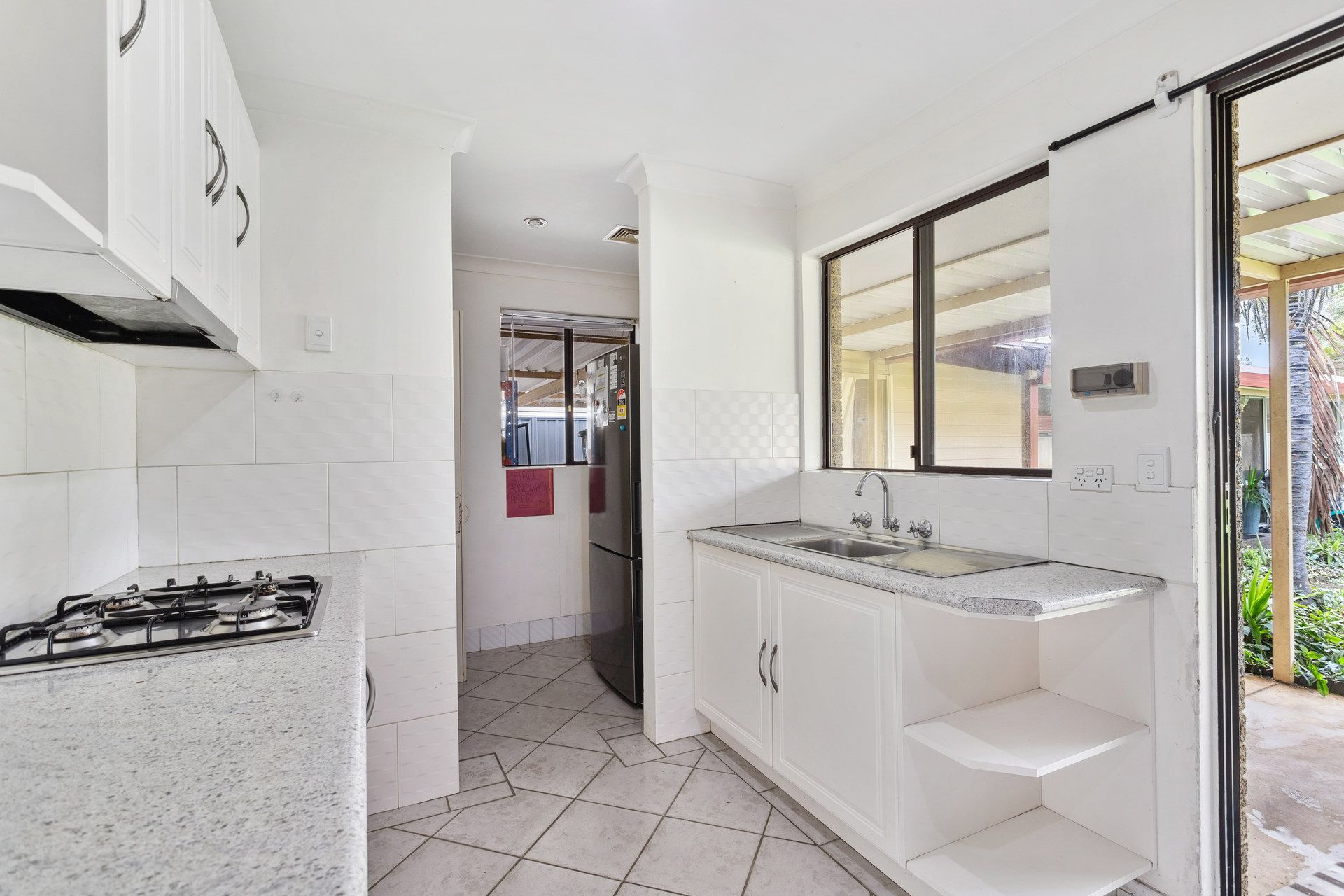 WEB 43 Burnside Way  Waikiki 05