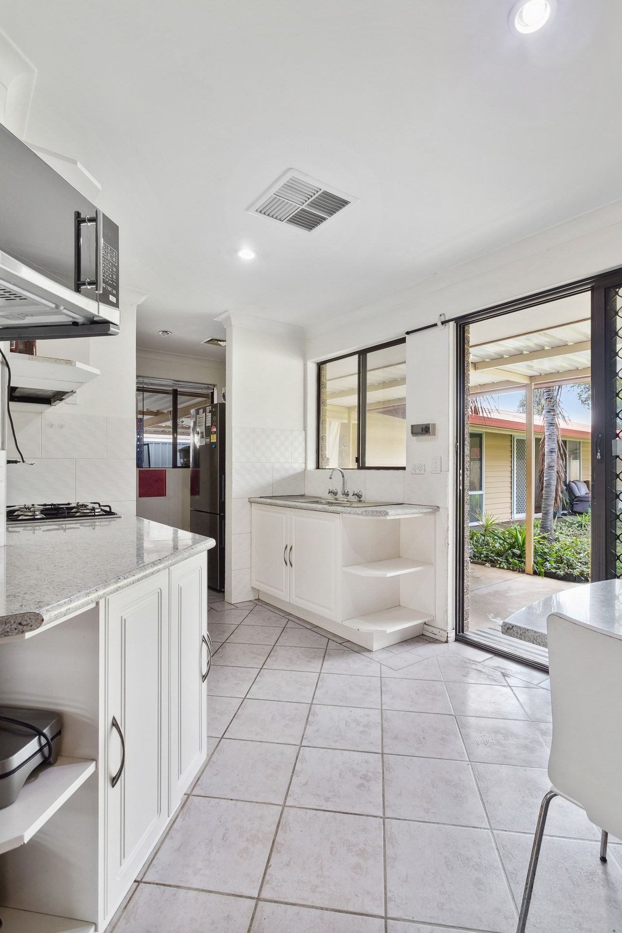 WEB 43 Burnside Way  Waikiki 03