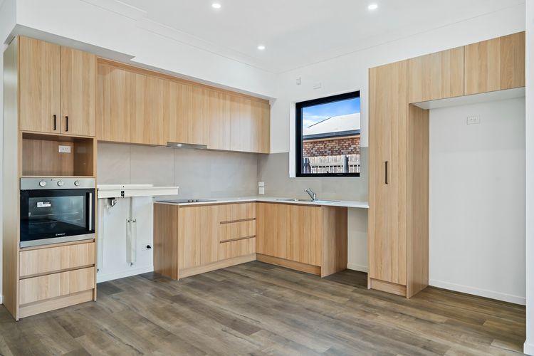 013 Open2view_ID1027455-20_Joseph_Street