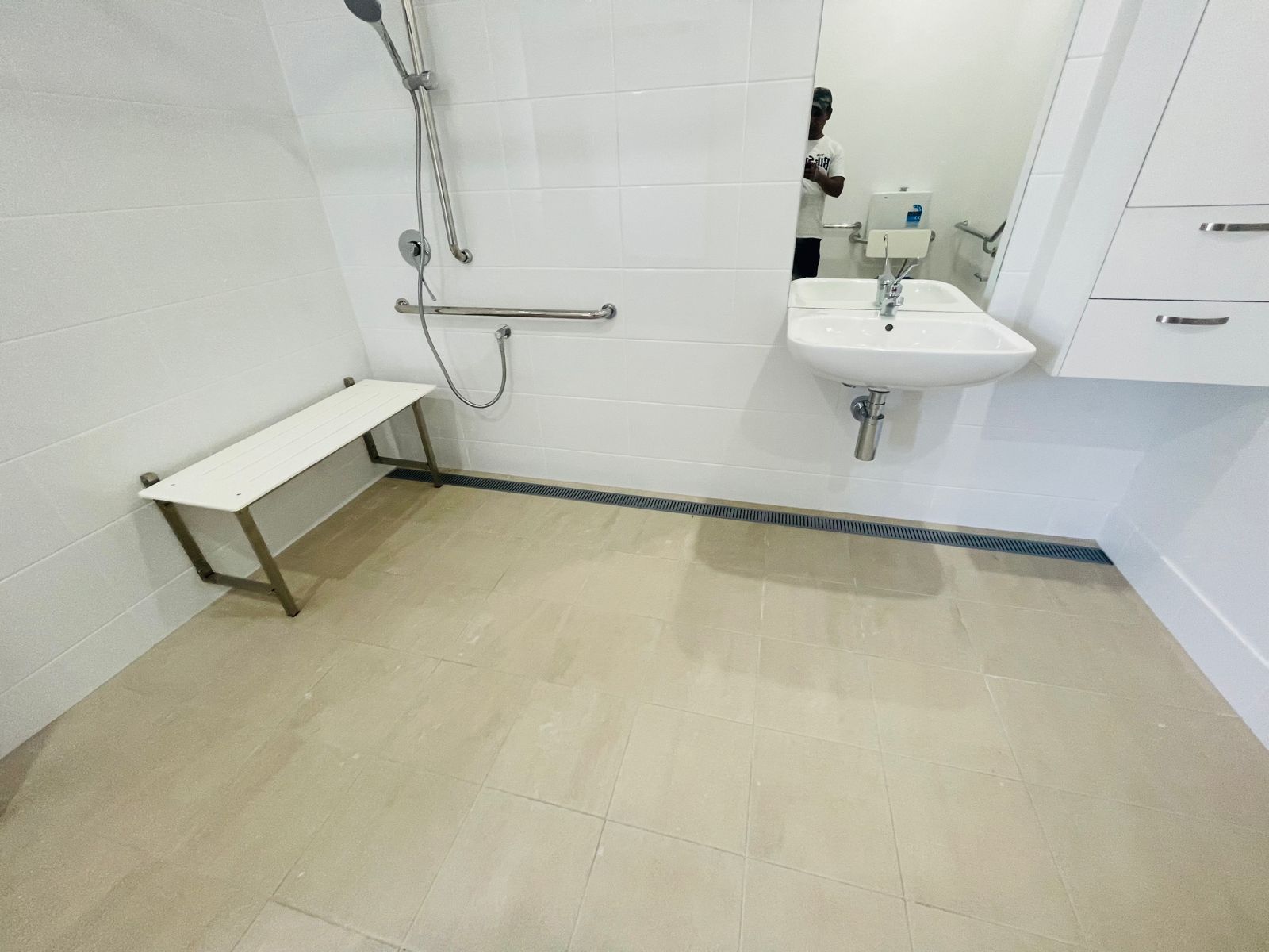 b37e3ee9 2f30-4651-9c57-8e33504b6c0e