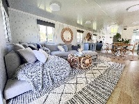 4B84F2A5 4F50-4F21-A980-91D754888607